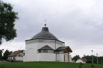 Srovnávací foto s průběhem stavby ( © Roman Řezáč 07/2004)