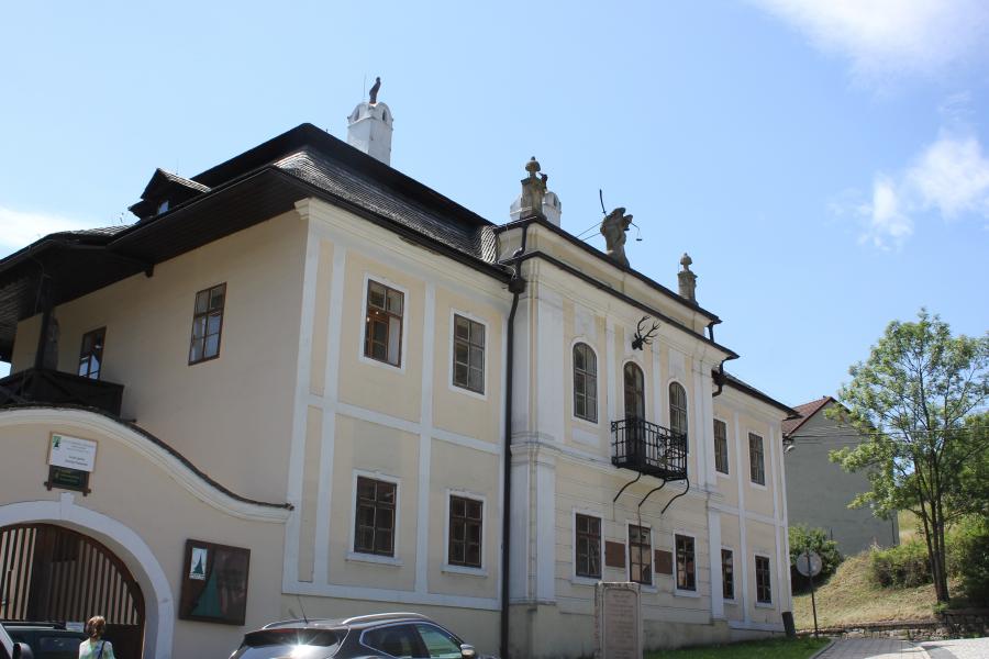 stará prefektura a komposesorát