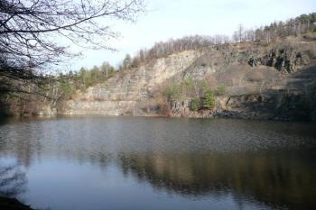 celkový pohled na zatopený lom Olšovec ( © Jan P. Štěpánek 12/2009)