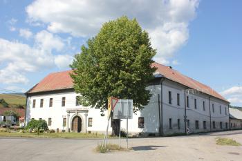 Barokní zámek (kaštieľ) Veličná (© Luděk Vláčil  07/2022)
