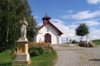 Celkový pohled na kapli (© Ivo Rozehnal  07/2022)