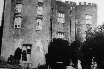  (© https://www.buttevant.ie/castles/)