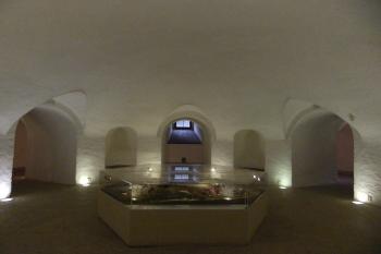 Centrální místnost v suterénu (© Johannes Cladis, 12/2014)