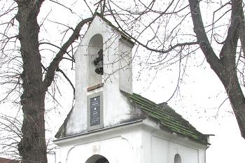 Kaple v obci Líský u Slaného v kladenském okrese. (© Pavel Vítek 04/2018)