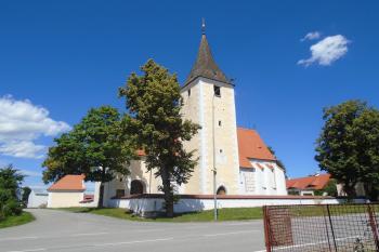 pohled na kostel od jihozápadu (© Jaroslav Špiroch  07/2022)