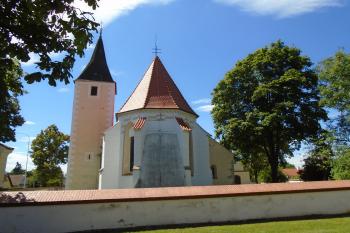 pohled na kostel z východu (© Jaroslav Špiroch  07/2022)
