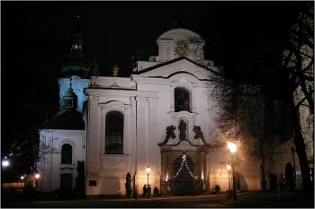V jádru románský chrám Nanebevzetí Panny Marie ( © Petr Turyna 12/2005)