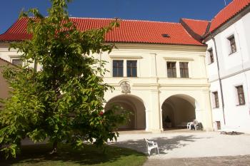 nádvoří kláštera ( © Milan Caha 09/2008)