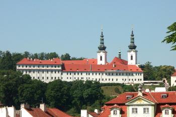pohled z rampy Pražského hradu ( © Milan Caha 07/2008)
