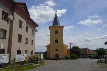 pohled na kostel od západu (© jarda špirda 08/2022)