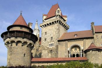 Hrad Kreuzenstein u obce Leobendorf v Dolním Rakousku. (© Pavel Vítek 06/2000)