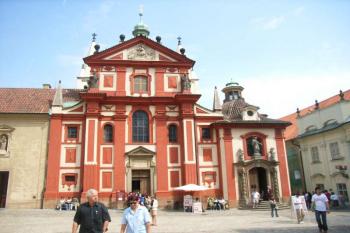 Pozdně barokní průčelí (© Marian Repáš 08/2006)