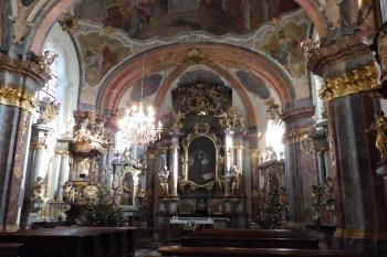 Kostel Narození Páně - pohled do lodi (© Johannes Cladis, 01/2017)