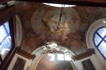 Kaple sv. Františka Serafínského - freska na klenbě  (© Johannes Cladis, 01/2017)