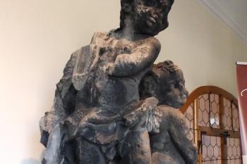 Původní putti z předdvoří (© Johannes Cladis, 01/2017)