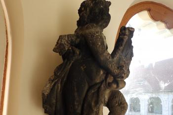 Původní putti z předdvoří (© Johannes Cladis, 01/2017)