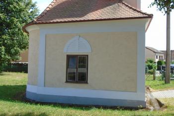 boční strana kaple ze severu (© Jaroslav Špiroch  08/2022)