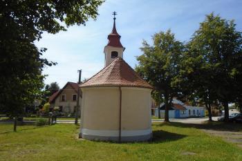 uzávěr kaple ze sevevýchodu (© Jaroslav Špiroch  08/2022)