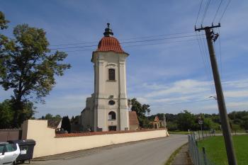 pohled na kostel od západu (© Jaroslav Špiroch  08/2022)