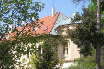 Boční křídlo zámku (© Zdeněk Susa, 04/2009)