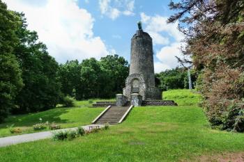 Jubilejní památník bitvy u Chlumce 1813 ( © František Kinař 05/2017)