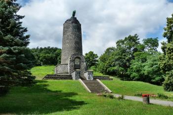 Jubilejní památník bitvy u Chlumce 1813 ( © František Kinař 05/2017)