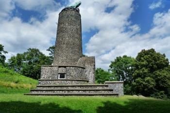 Jubilejní památník bitvy u Chlumce 1813 ( © František Kinař 05/2017)