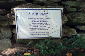 informační cedule na hřbitově (© Stanislav Drda 08/2022)