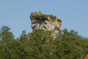 dnes již historické foto cimbuří  (© Rodochrozit, 07/2006)