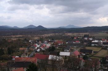 Pohled z hradu k Bezdězu (© Ivan Grisa, 03/2009)