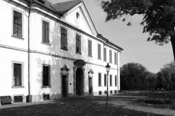 jižní průčelí prelatury (© Václav Kapr, 10/2010)