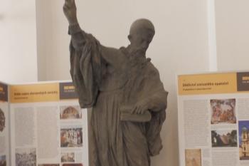 Socha sv. Vojtěcha v průjezdu (© Johannes Cladis, 08/2015)
