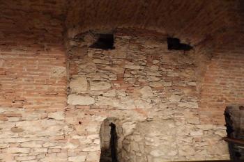 Barokní stěna krypty (© Johannes Cladis, 08/2015)