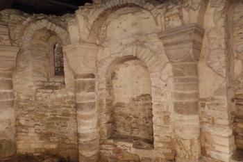 Tzv. románská krypta (© Johannes Cladis, 08/2015)