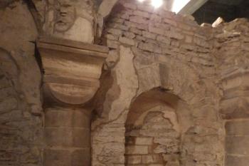 Tzv. románská krypta (© Johannes Cladis, 08/2015)