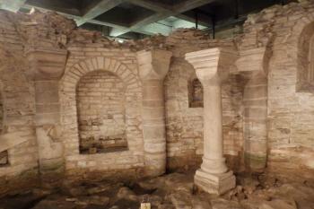 Tzv. románská krypta (© Johannes Cladis, 08/2015)