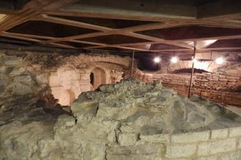 Tzv. románská krypta (ve skutečnosti oratoř) (© Johannes Cladis, 08/2015)