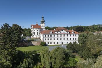 Pohled na klášter (© Klášter benediktinů  01/2026)