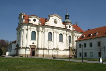 nádvoří kláštera ( © Milan Caha 05/2009)