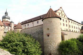 Pevnost Marienberg nad bavorským Würzburgem. (© Pavel Vítek 05/2001)