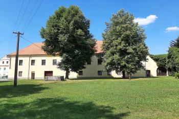 Jižní průčelí zámku (© Adam Šebesta 09/2022)