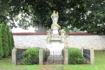 Sousoší P. Marie, sv. Jana Nepomuckého a sv. Jana Křtitele v Křenově v okrese Svitavy. (© Pavel Vítek  09/2022)