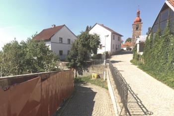 Pohled na část Vyšehrad, nacházející se východně od kostela (© IvoR 2015)