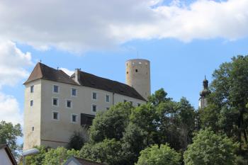 Severní křídlo s bergfritem (© Adam Šebesta 09/2022)