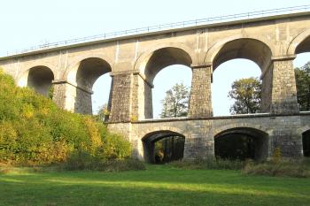 Železniční viadukt u Sychrova. (© Pavel Vítek 05/2020)