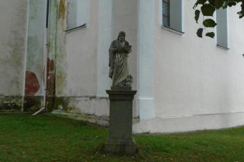 socha sv. Matouše u levého rohu boční kaple z jihu (© Jaroslav Špiroch  09/2022)