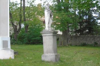 socha sv. Lukáše u levého rohu boční kaple ze severu (© Jaroslav Špiroch  09/2022)