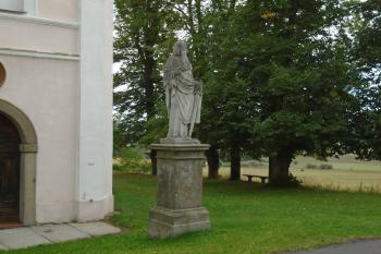 socha sv. Petra před západním průčelím (© Jaroslav Špiroch  09/2022)