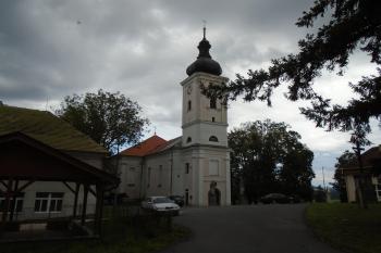 pohled na kostel ze severozápadu (© Jaroslav Špiroch  09/2022)