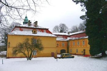 Pohled na zámek z parku ( © Pavel Vítek 02/2006)